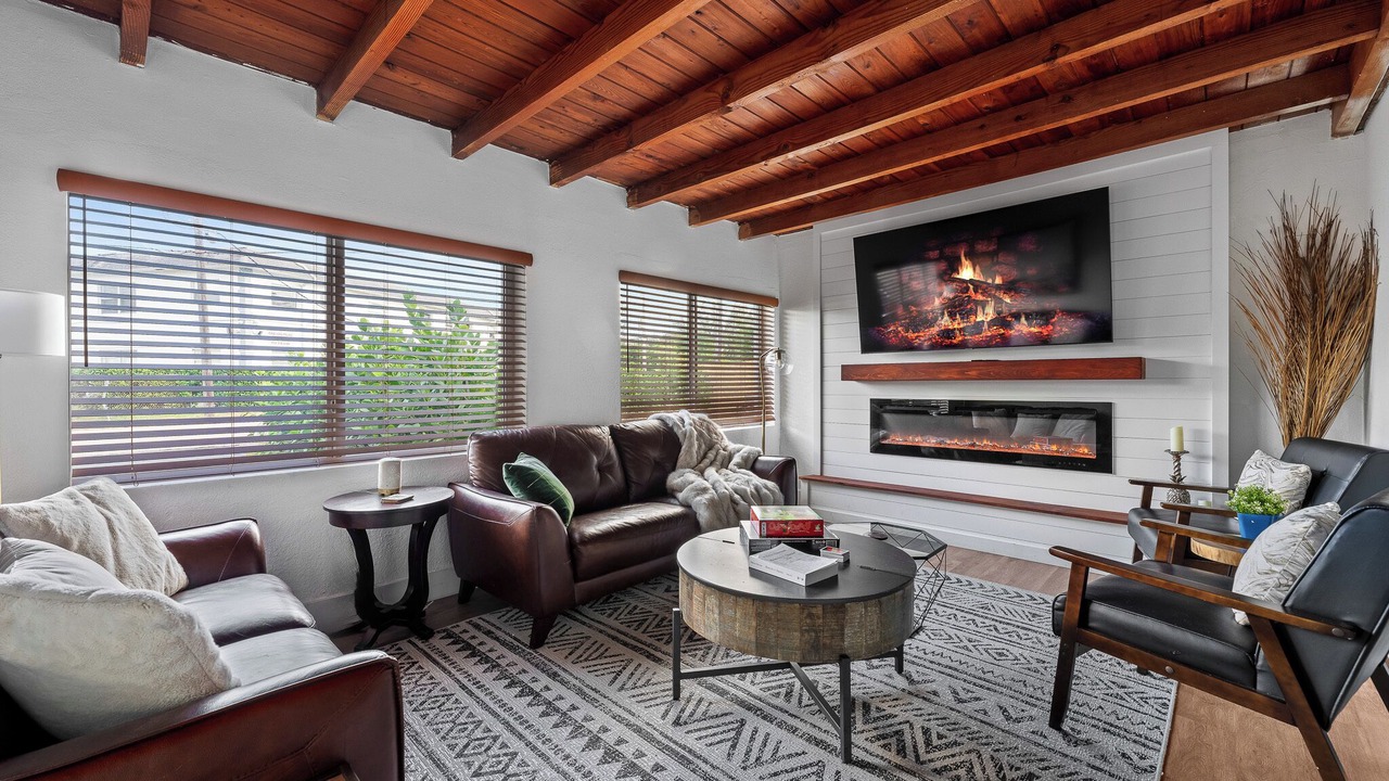 Photo of Livingroom in Central Oakland Park