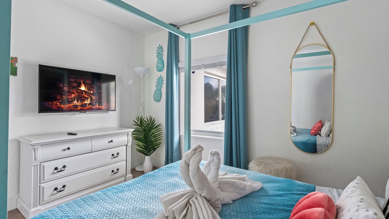Photo of Bedroom in Central Oakland Park