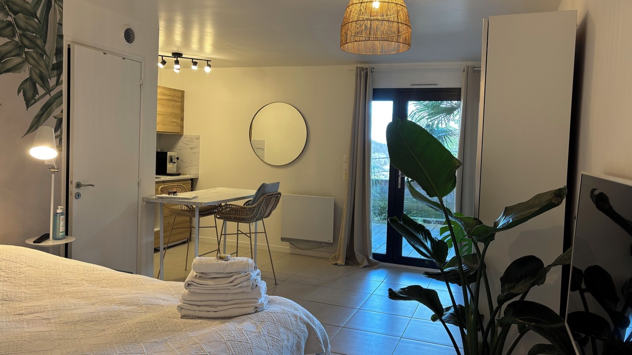 Photo of Bedroom in Couzon-au-Mont-d'Or