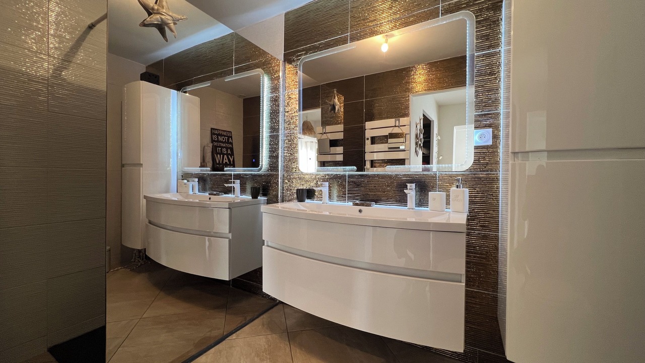Photo of Bathroom in Roches Grises