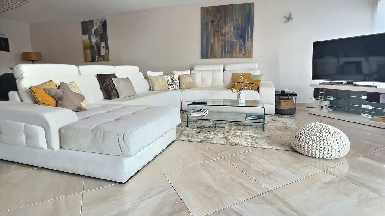 Photo of Livingroom in Roches Grises