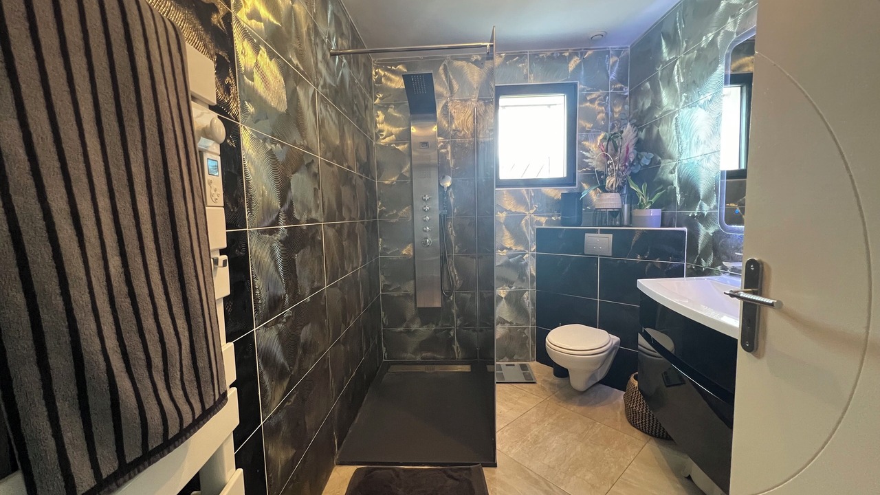 Photo of Bathroom in Roches Grises