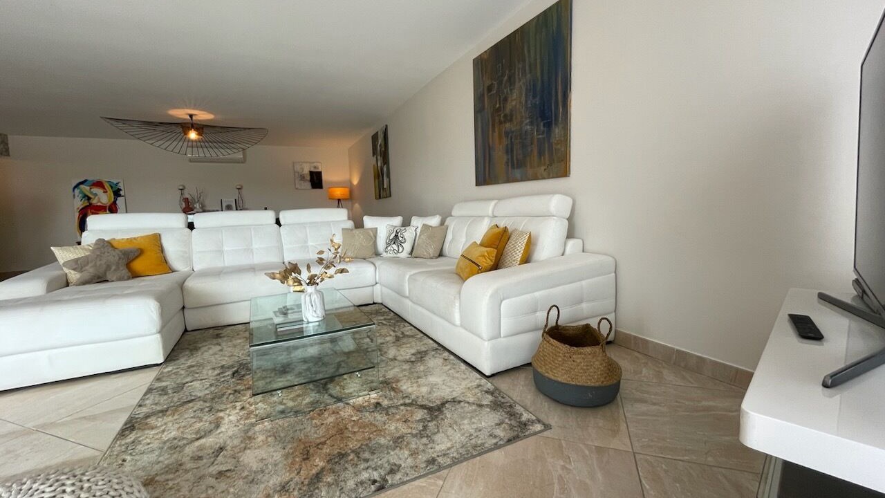 Photo of Livingroom in Roches Grises