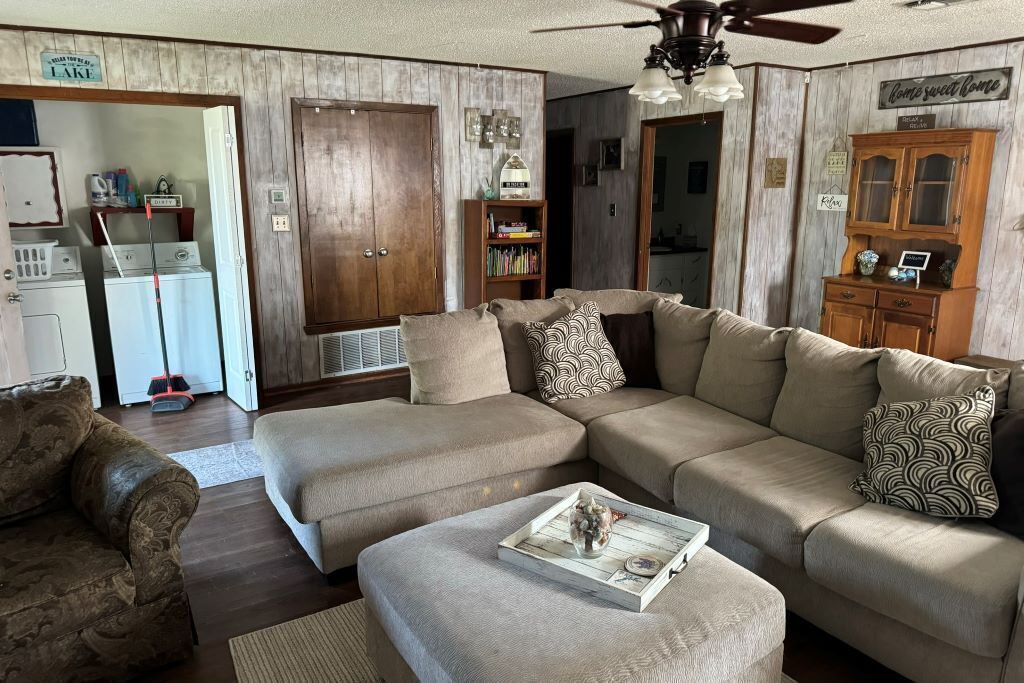 Photo of Livingroom in Graford