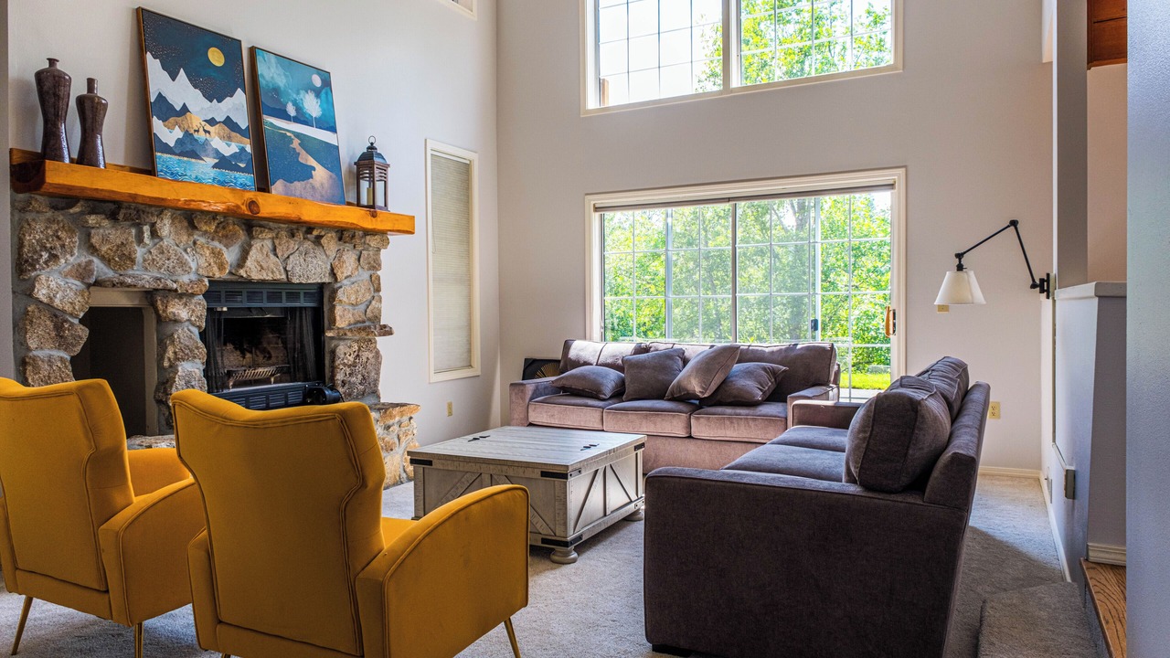 Photo of Livingroom in Woods Creek