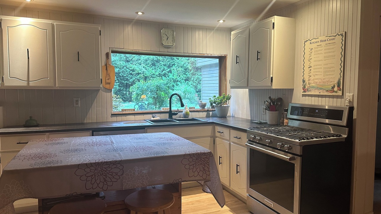 Photo of Kitchen in Colpoys Bay