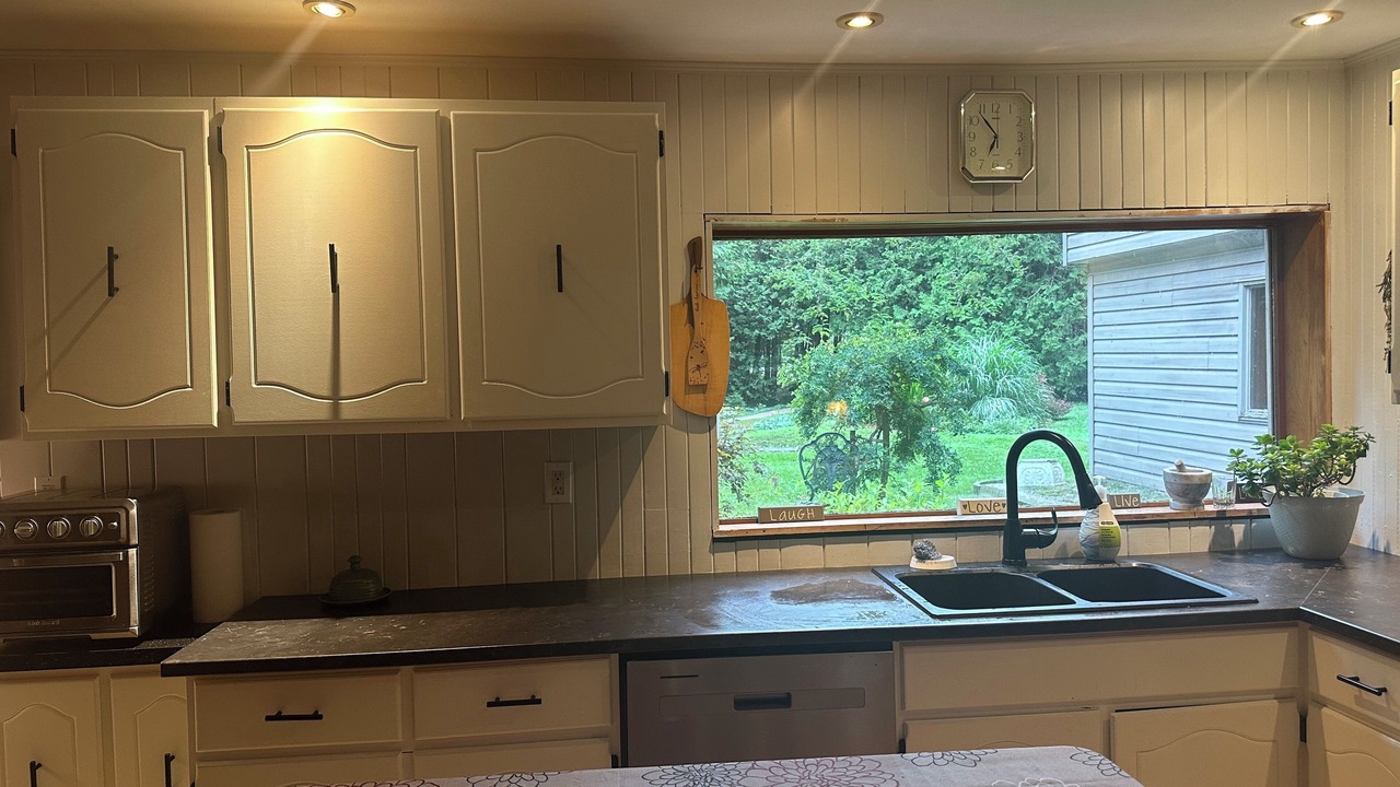 Photo of Kitchen in Colpoys Bay