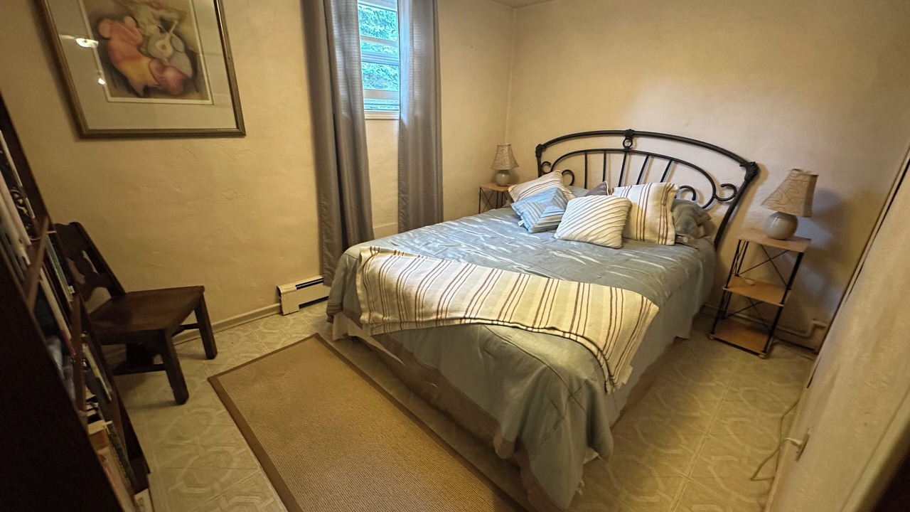Photo of Bedroom in Colpoys Bay
