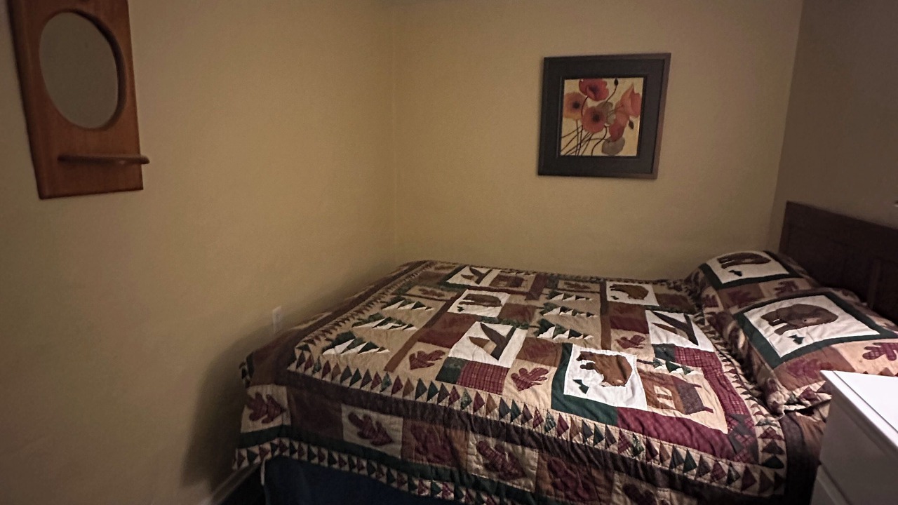 Photo of Bedroom in Colpoys Bay