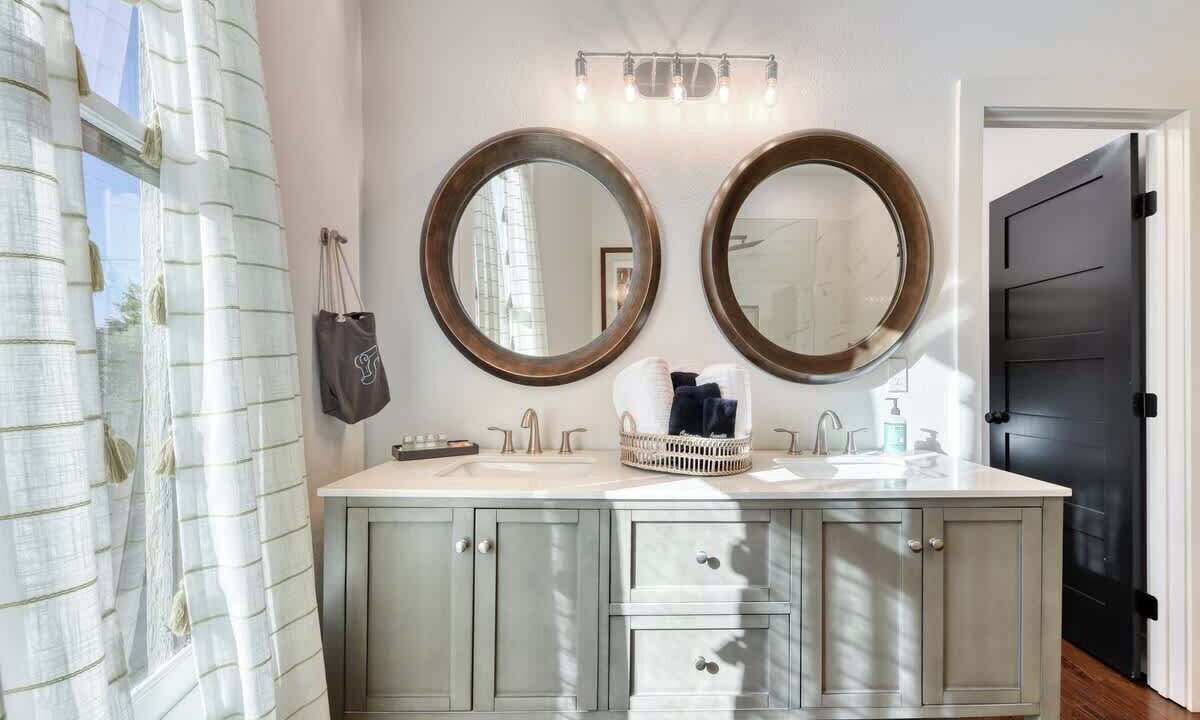Photo of Bathroom in Southtown