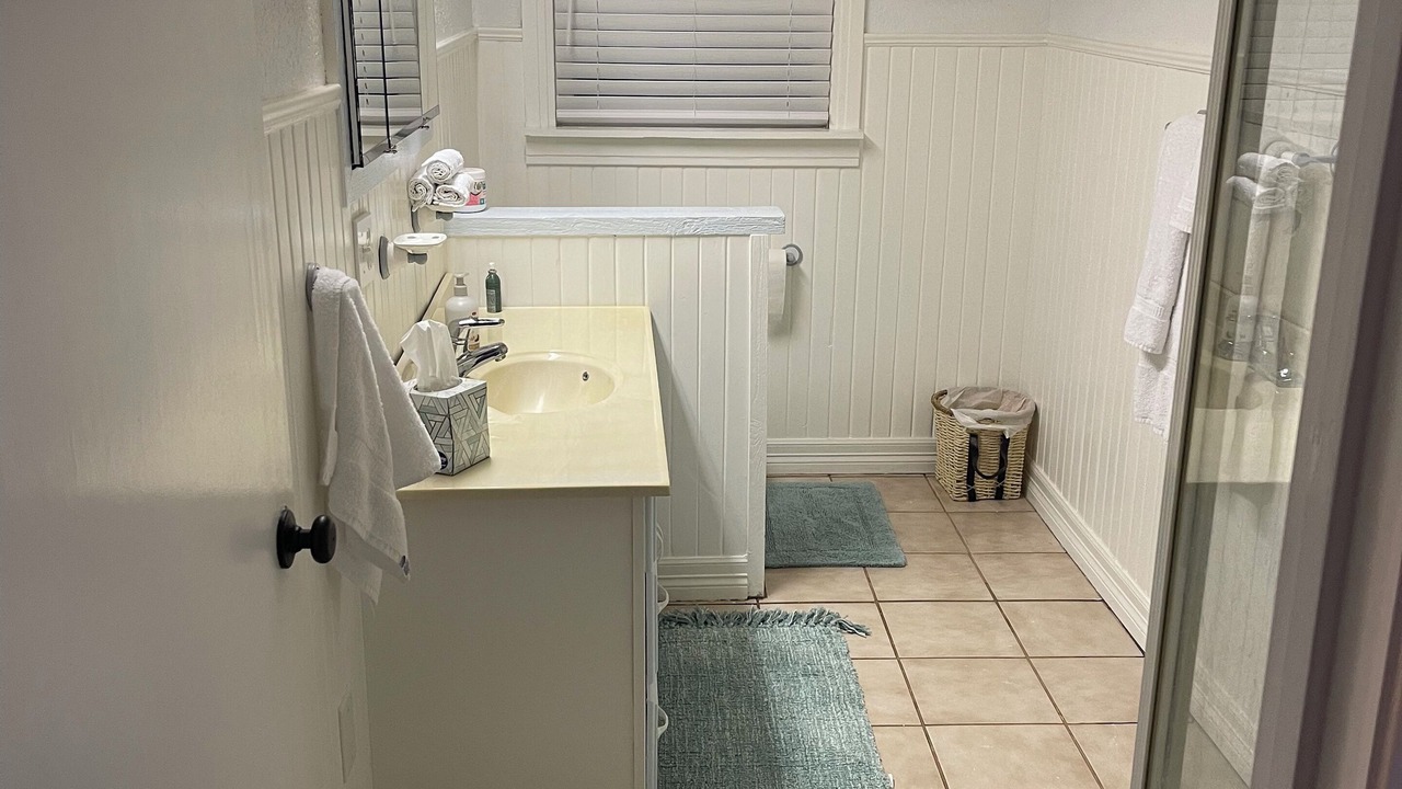 Photo of Bathroom in Silver