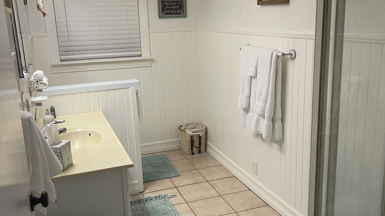 Photo of Bathroom in Silver