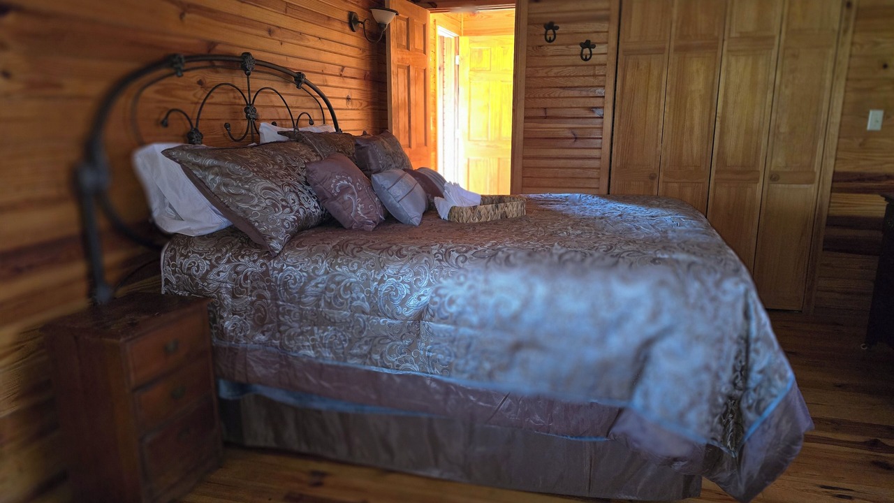 Photo of Bedroom in Weaubleau