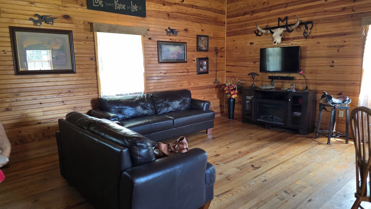 Photo of Livingroom in Weaubleau