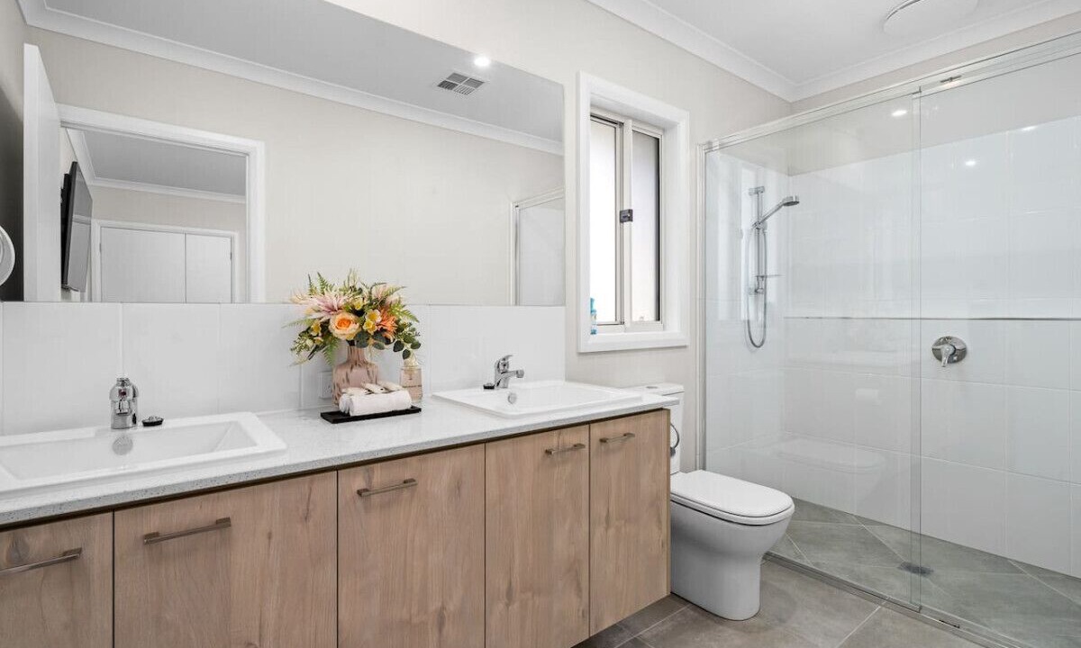 Photo of Bathroom in Lake Hume Village