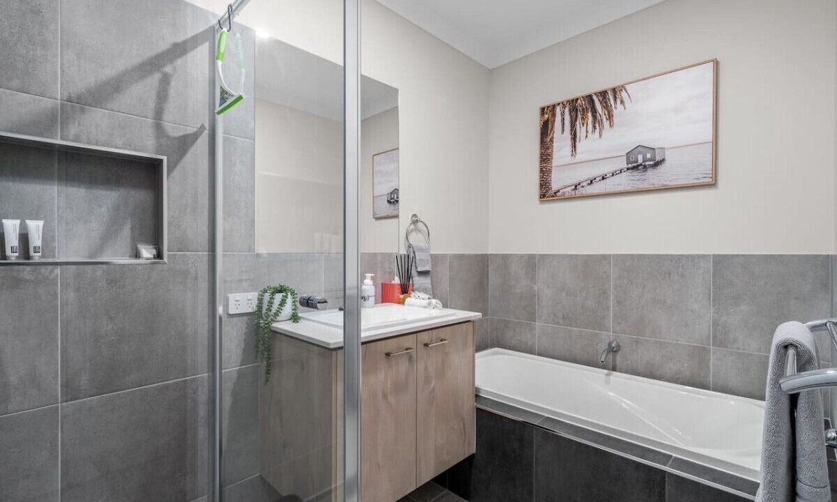 Photo of Bathroom in Lake Hume Village