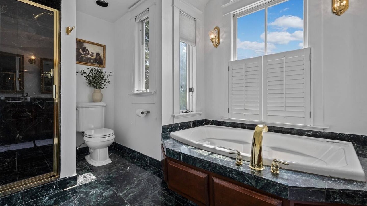 Photo of Bathroom in Del Ray