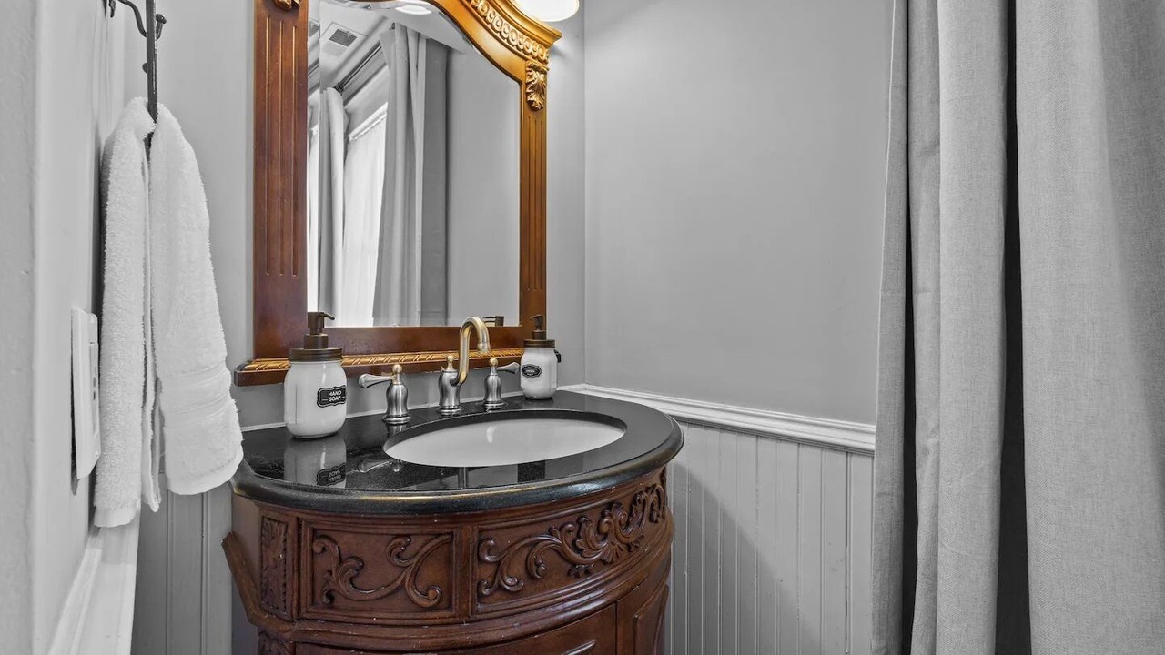 Photo of Bathroom in Del Ray