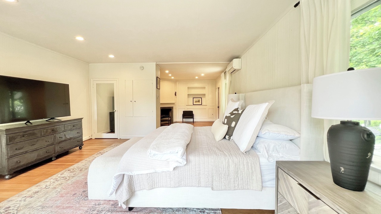 Photo of Bedroom in Redding Ridge