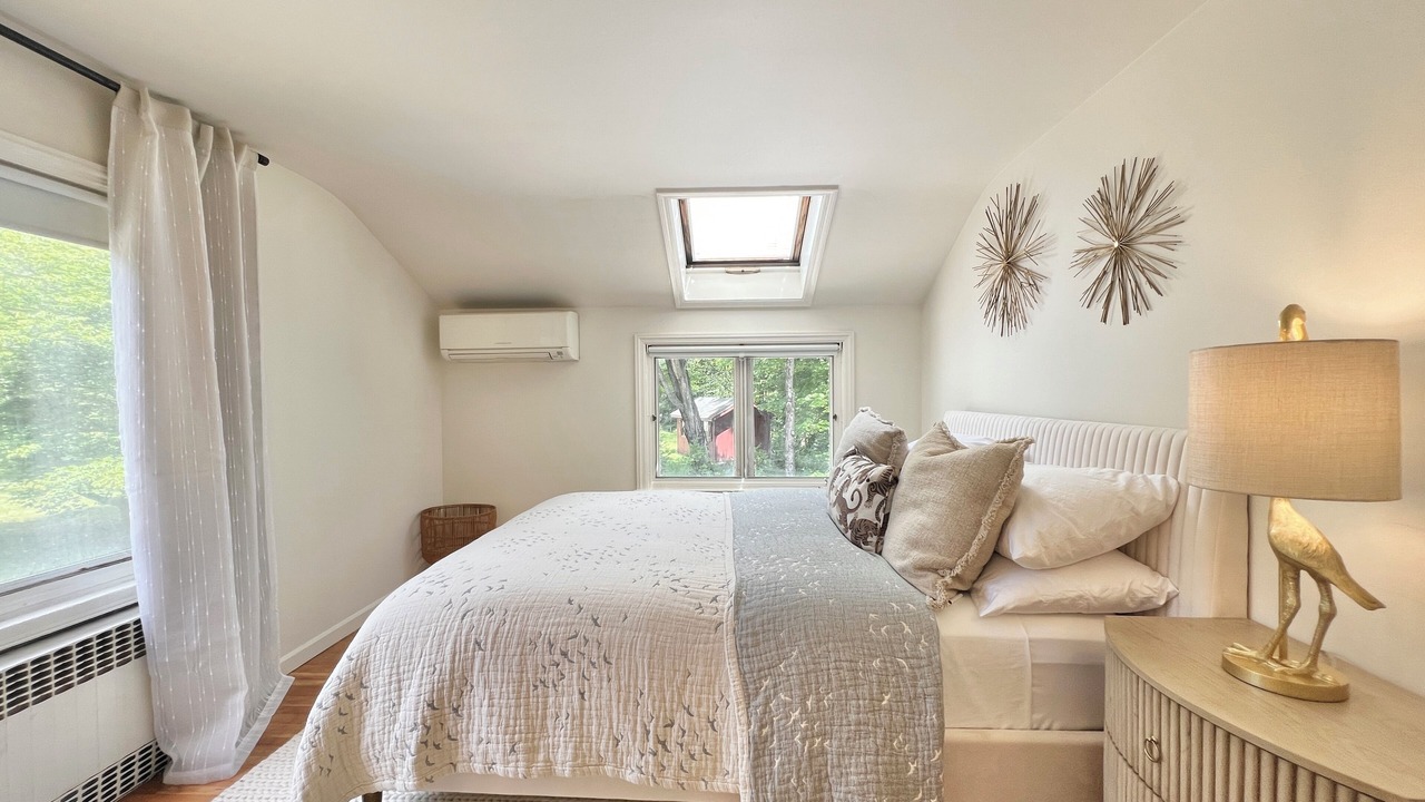 Photo of Bedroom in Redding Ridge