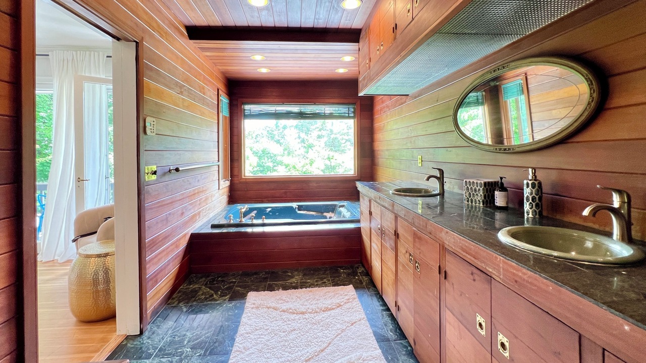 Photo of Bathroom in Redding Ridge