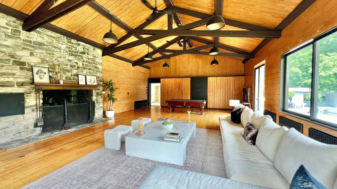 Photo of Livingroom in Redding Ridge