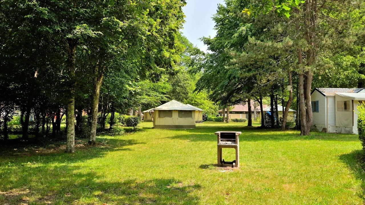 Photo of Outdoor in Combreux
