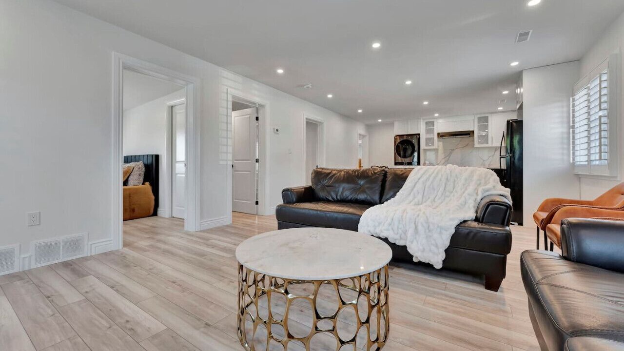 Photo of Livingroom in Port Dover