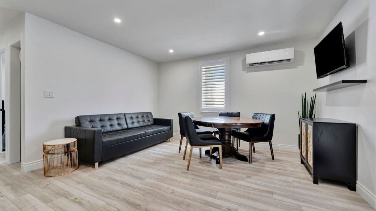 Photo of Livingroom in Port Dover