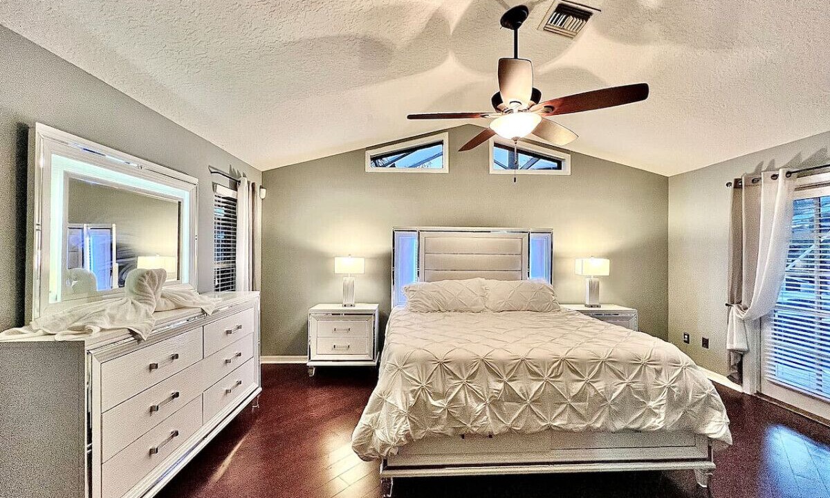 Photo of Bedroom in Greenview Shores