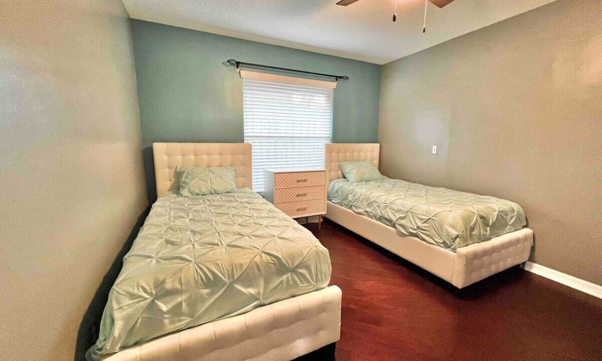 Photo of Bedroom in Greenview Shores