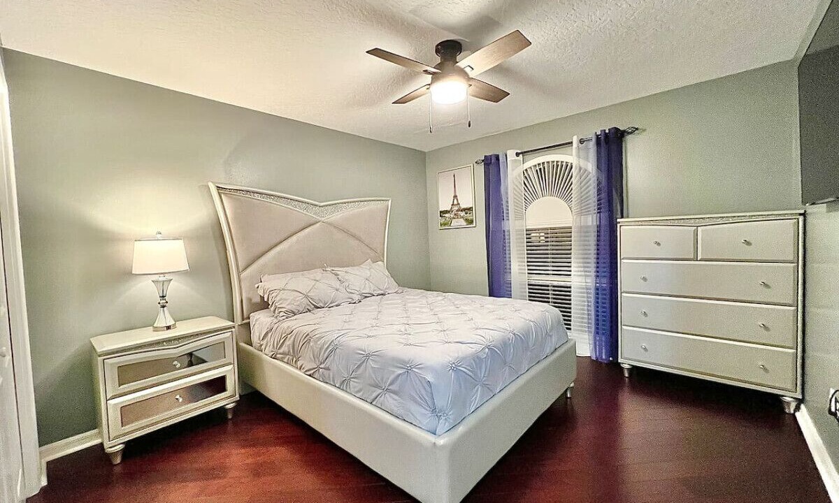 Photo of Bedroom in Greenview Shores