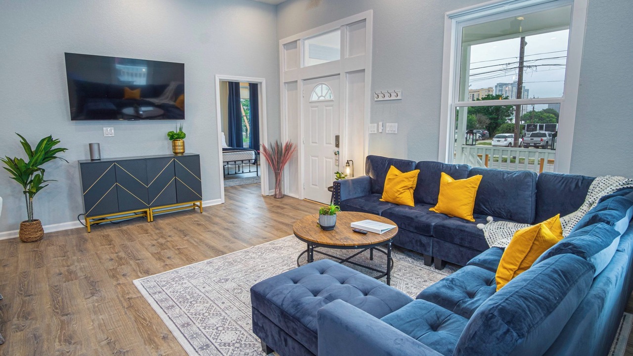 Photo of Livingroom in Near East Side