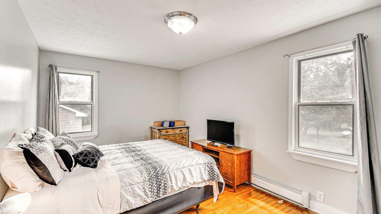 Photo of Bedroom in Seneca Falls
