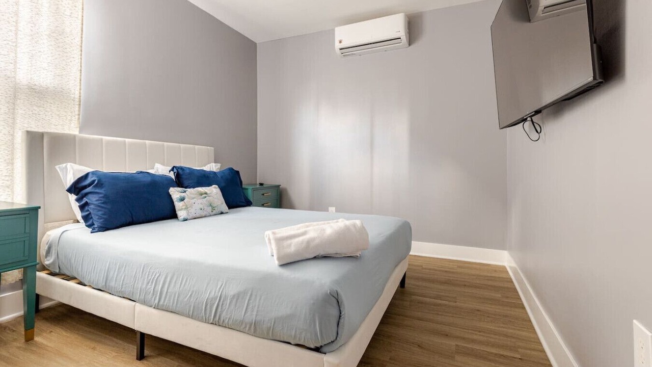 Photo of Bedroom in Black Rock Historic District