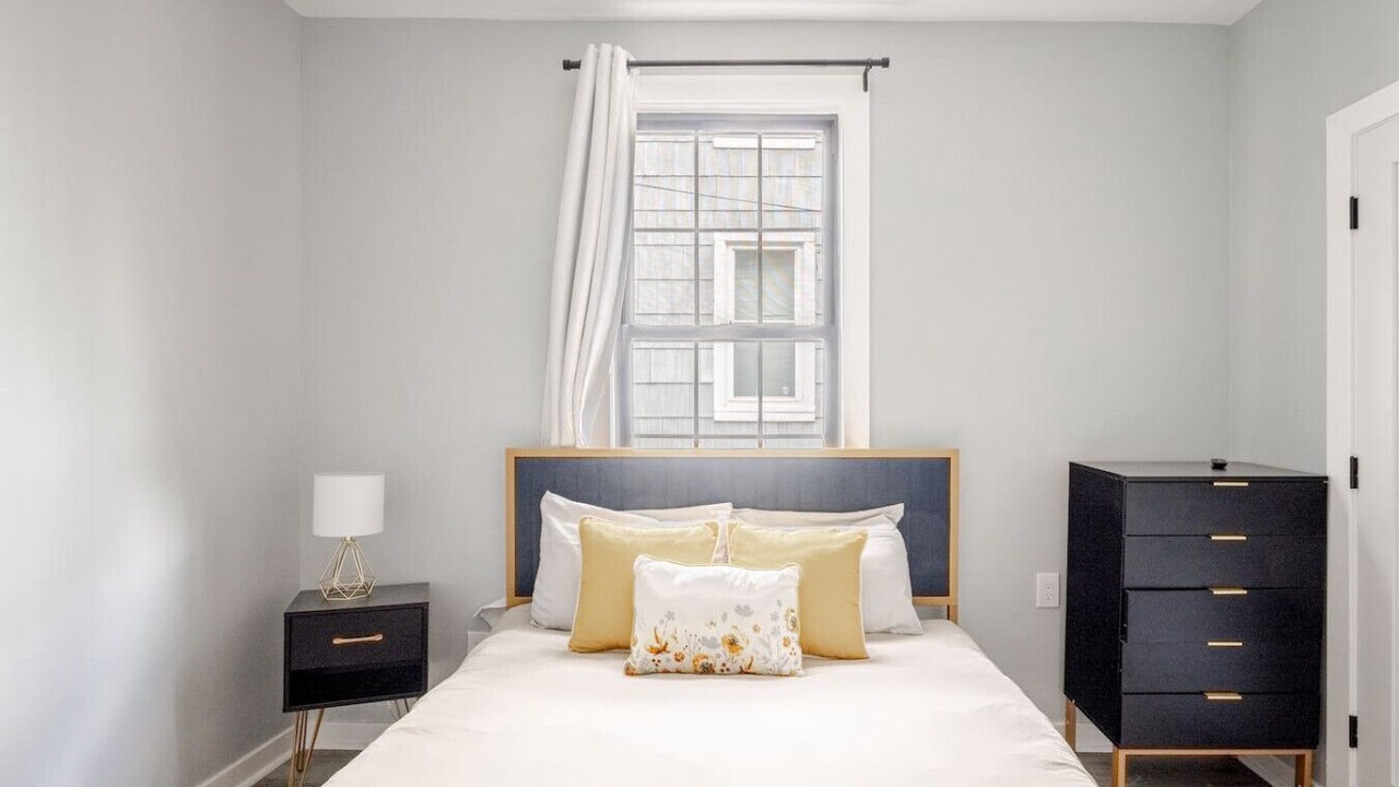 Photo of Bedroom in Black Rock Historic District