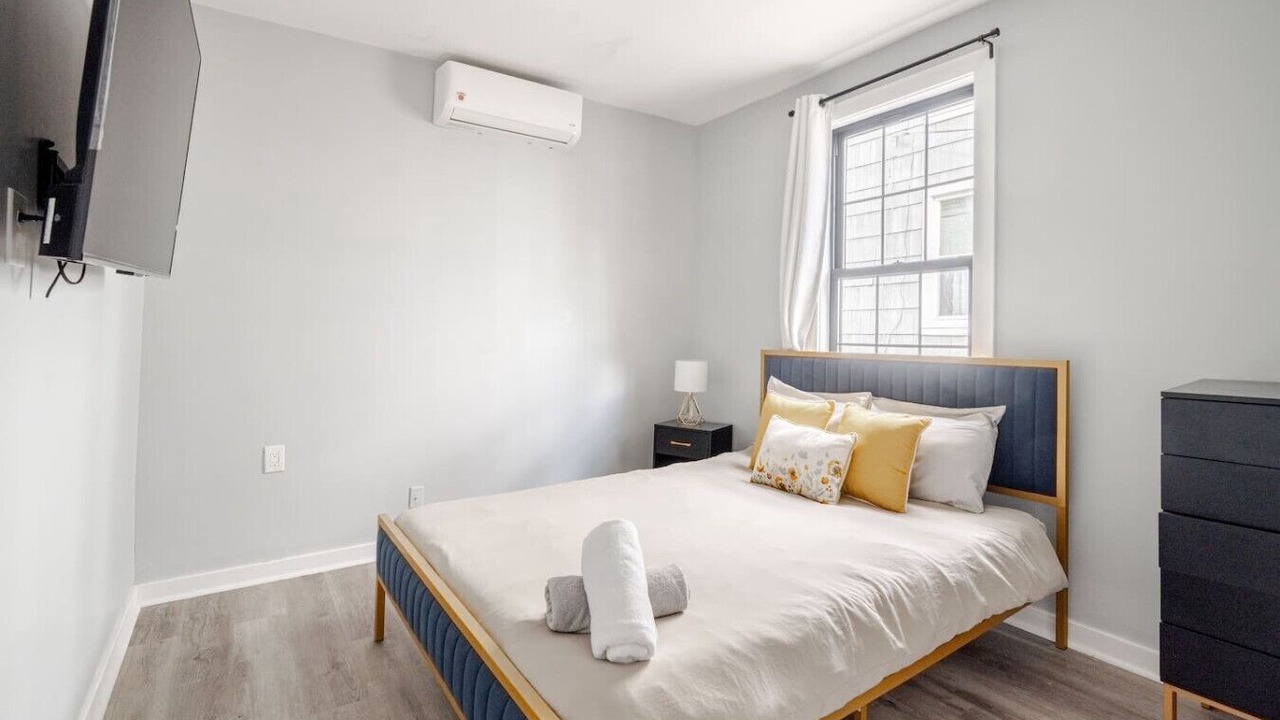 Photo of Bedroom in Black Rock Historic District
