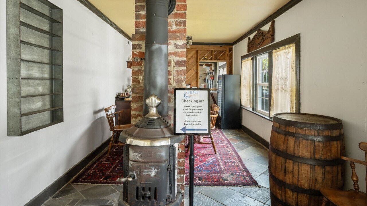 Photo of Others in Issue