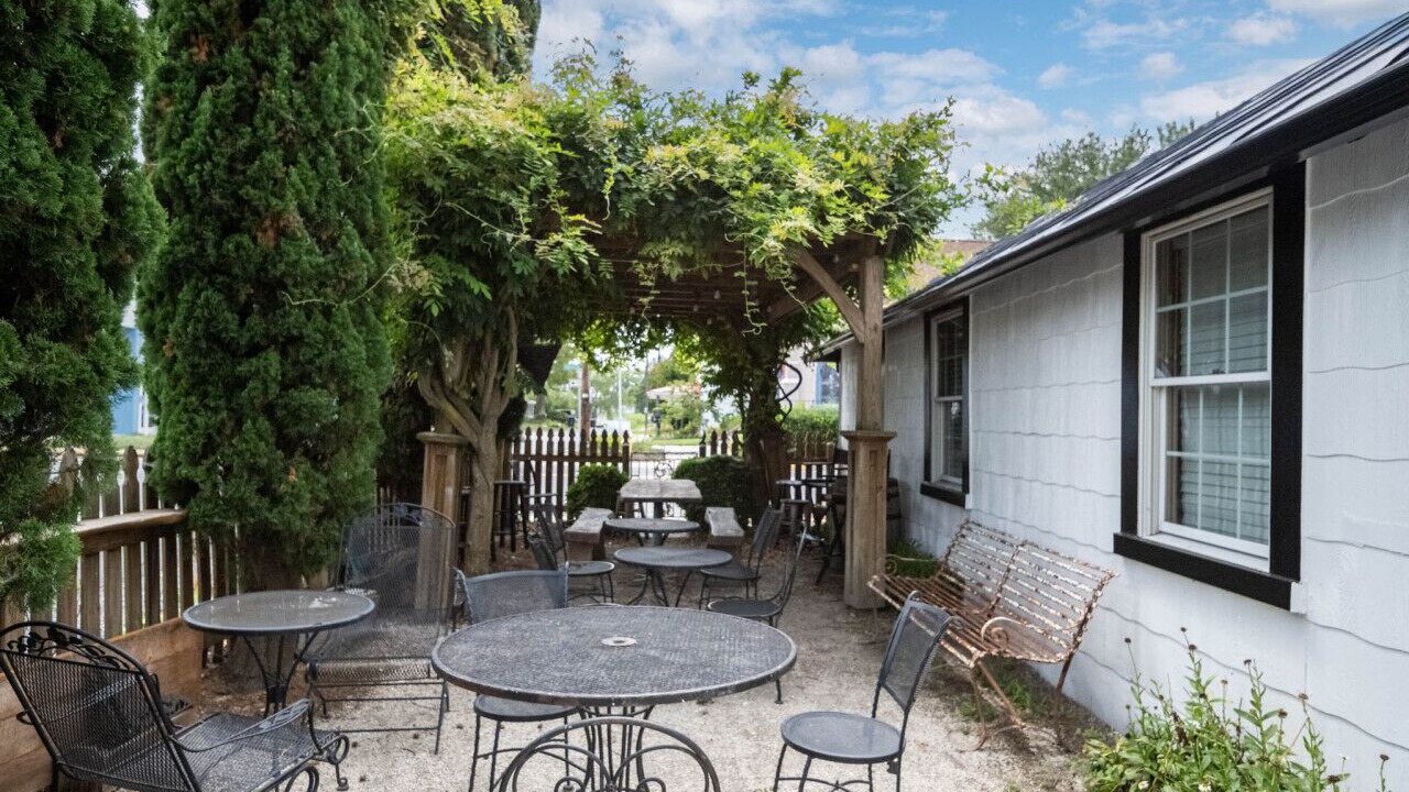 Photo of Outdoor in Issue