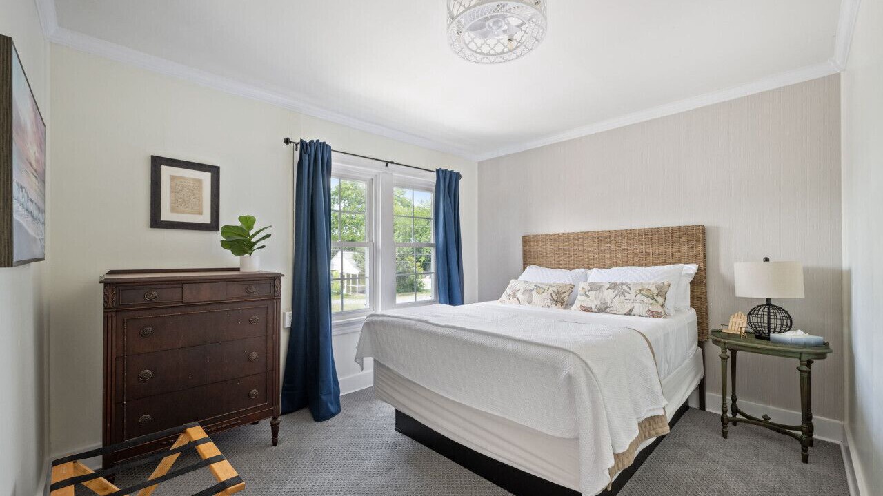 Photo of Bedroom in Issue