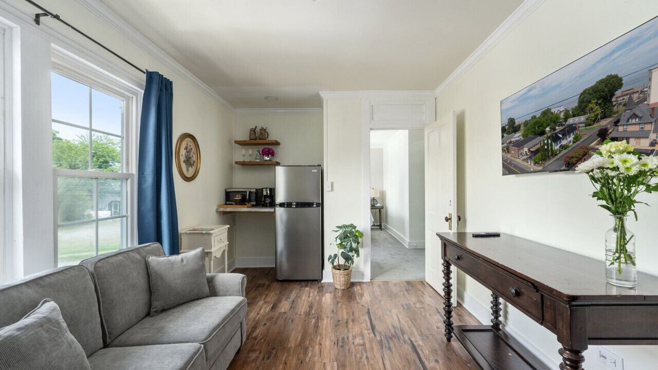 Photo of Others in Issue