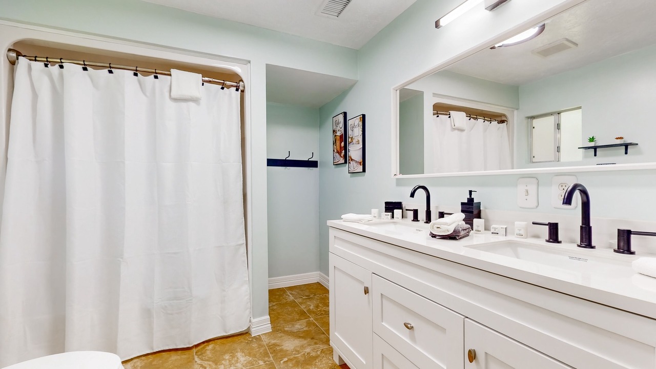 Photo of Bathroom in Porter