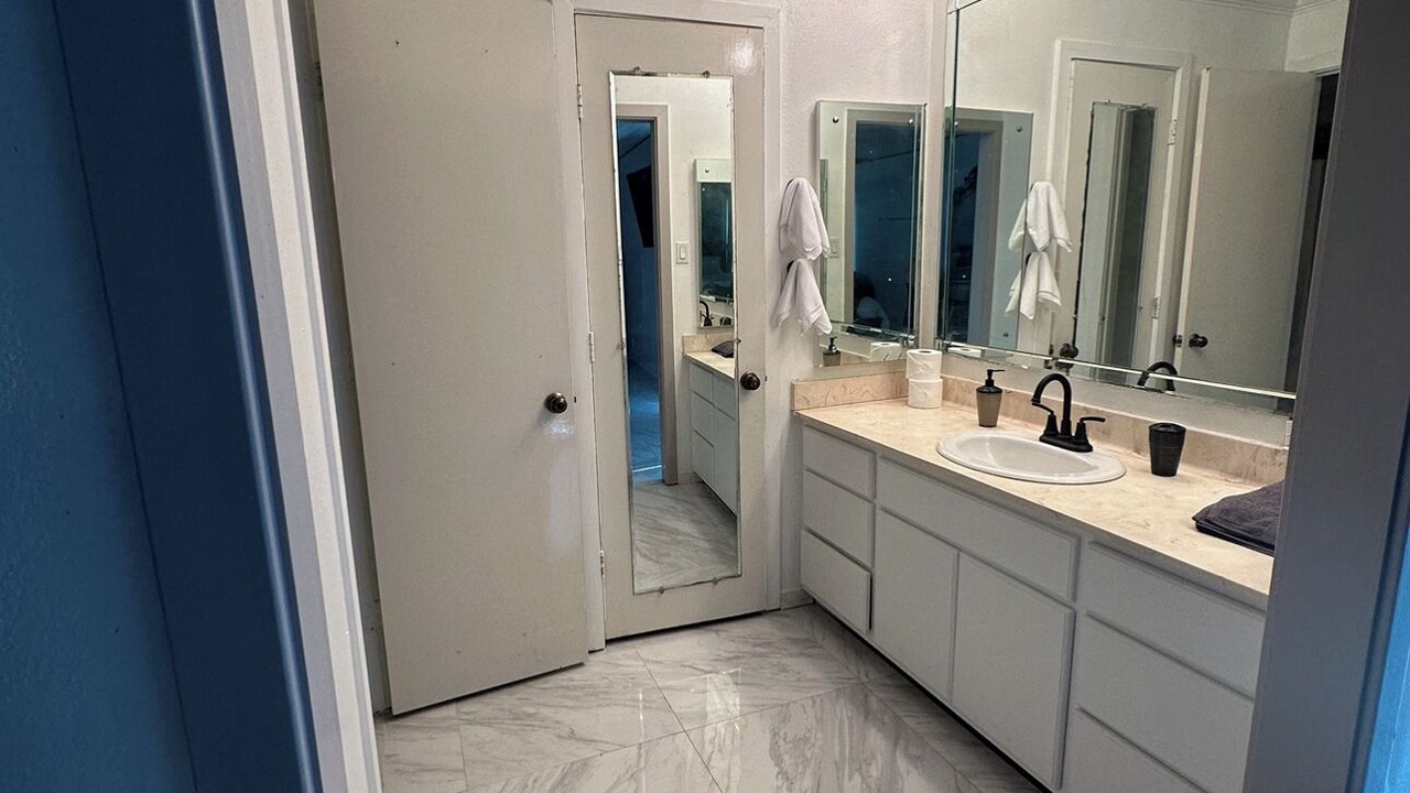 Photo of Bathroom in Lakeview  Jefferson County