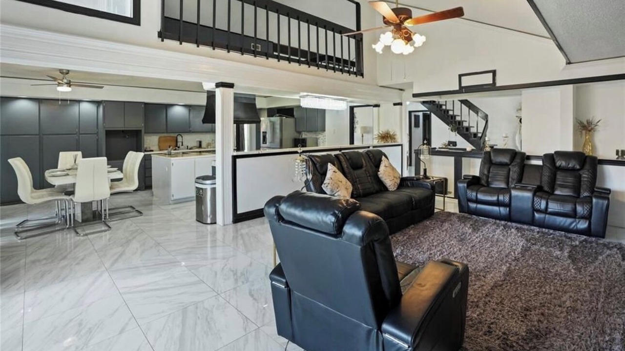 Photo of Livingroom in Lakeview  Jefferson County