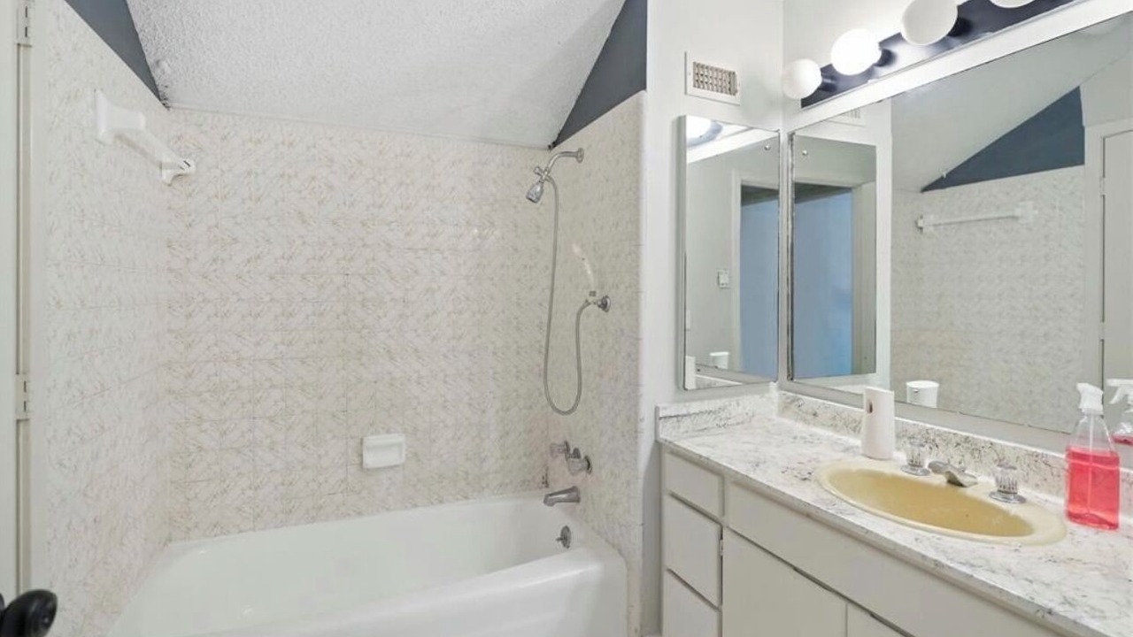 Photo of Bathroom in Lakeview  Jefferson County