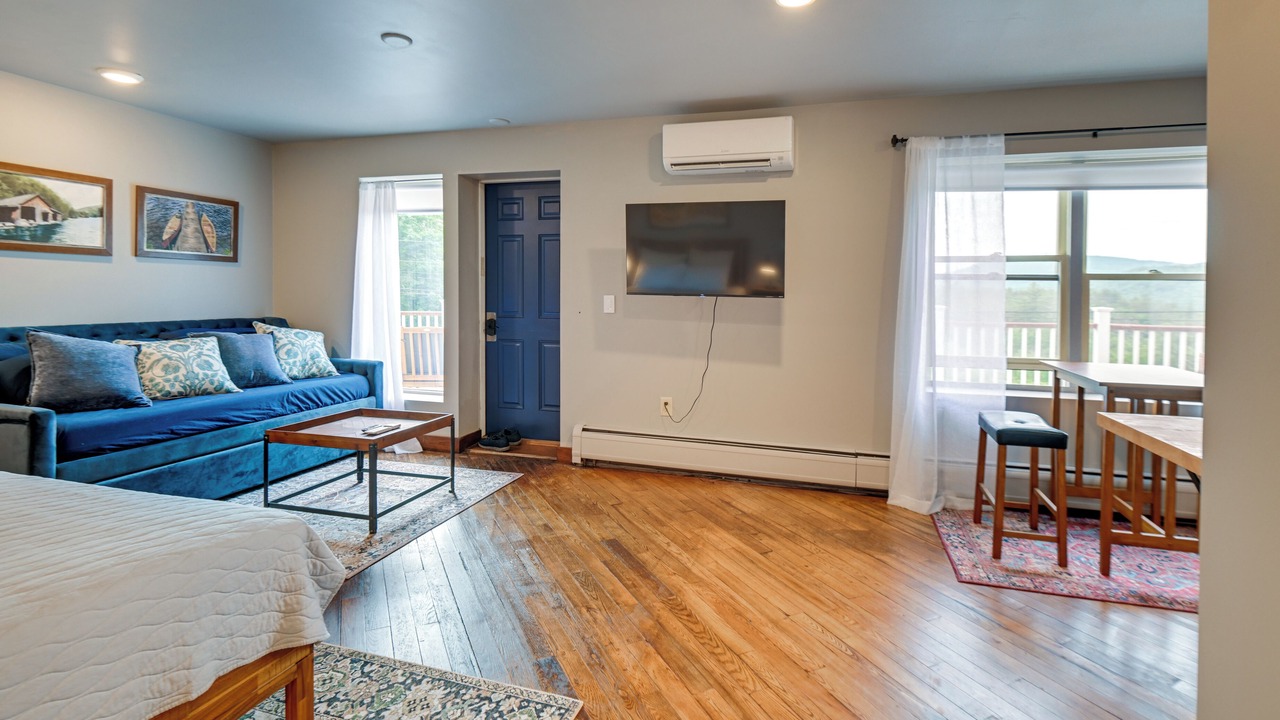 Photo of Livingroom in Meredith