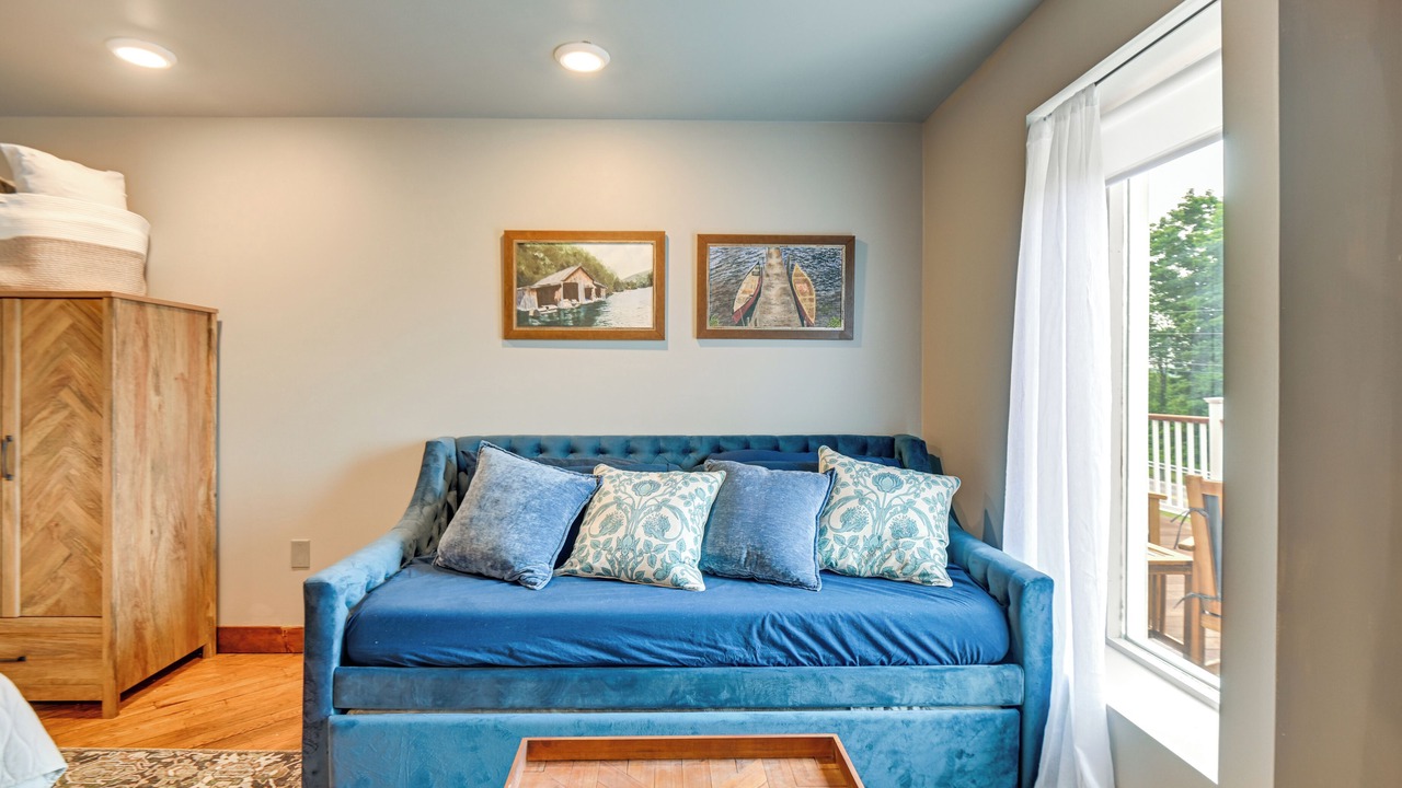 Photo of Livingroom in Meredith