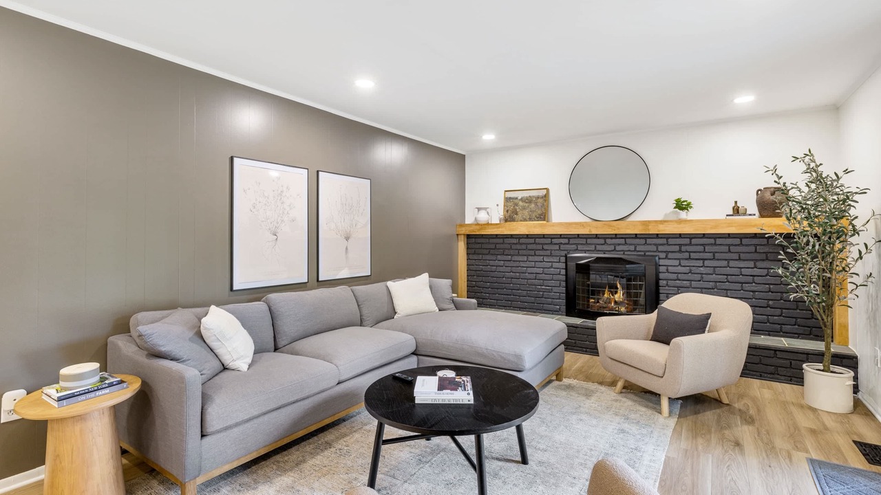 Photo of Livingroom in Clinton Township