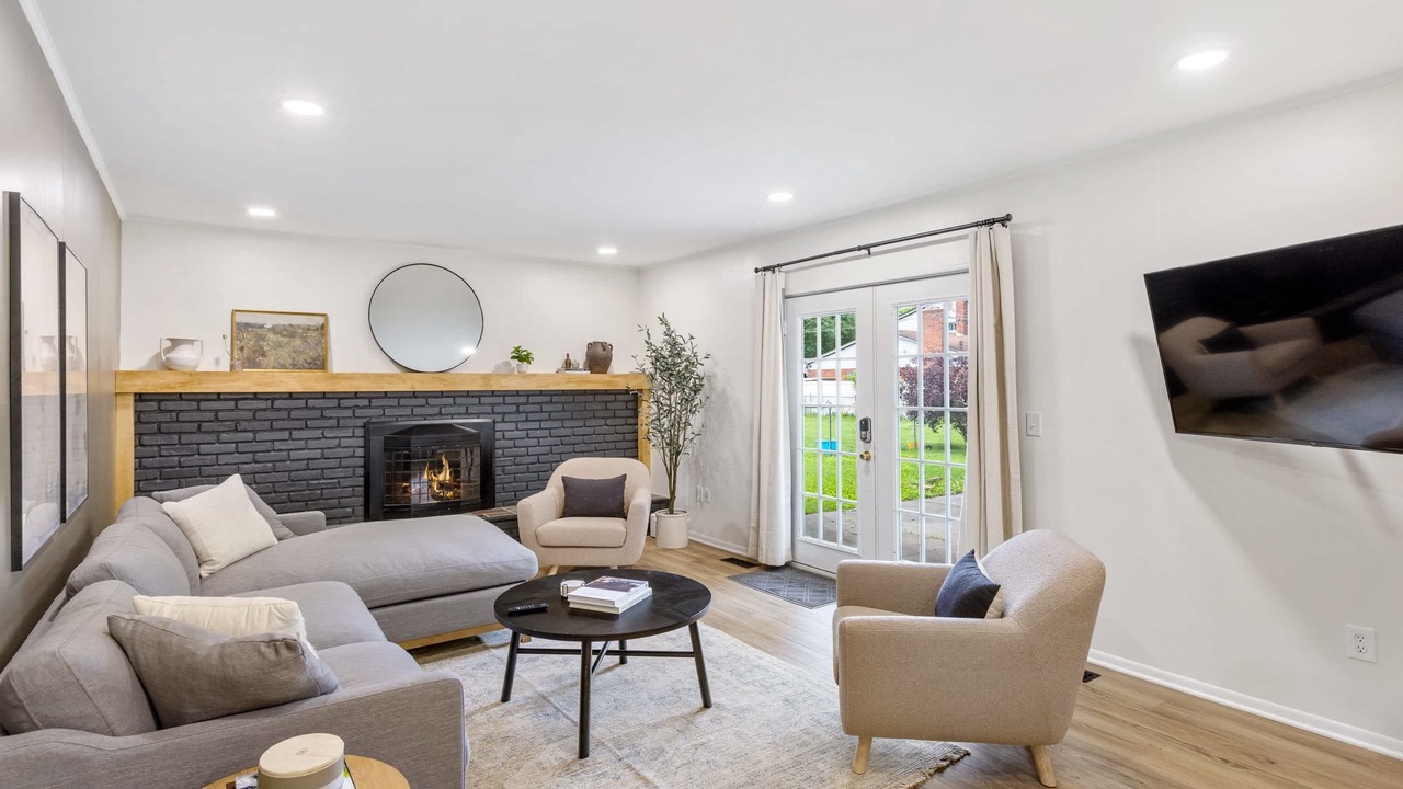 Photo of Livingroom in Clinton Township