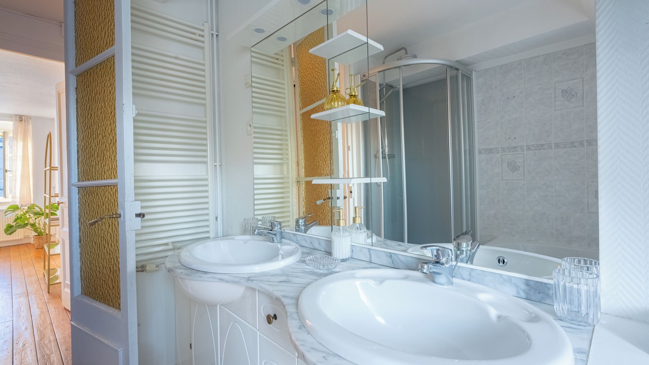 Photo of Bathroom in Enclos